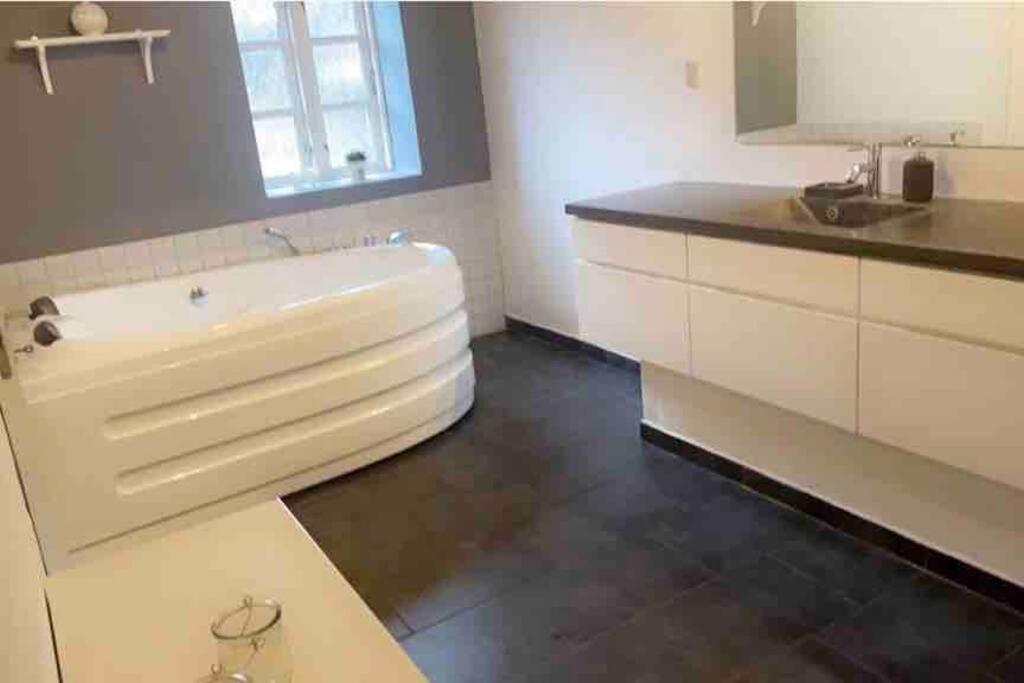 Dejligt Stort Hus Med Spa Aalbaek Bagian luar foto